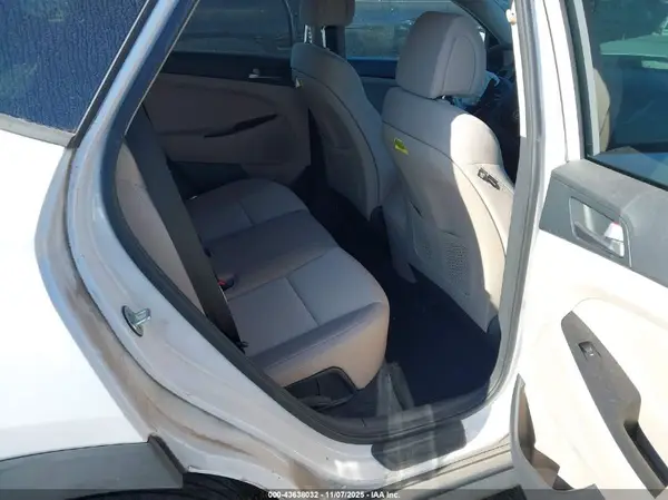 KM8J23A4XHU290796 2017 HYUNDAI TUCSON - Image 8