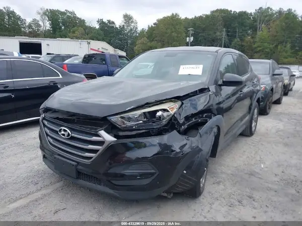 KM8J23A4XHU306107 2017 HYUNDAI TUCSON - Image 2