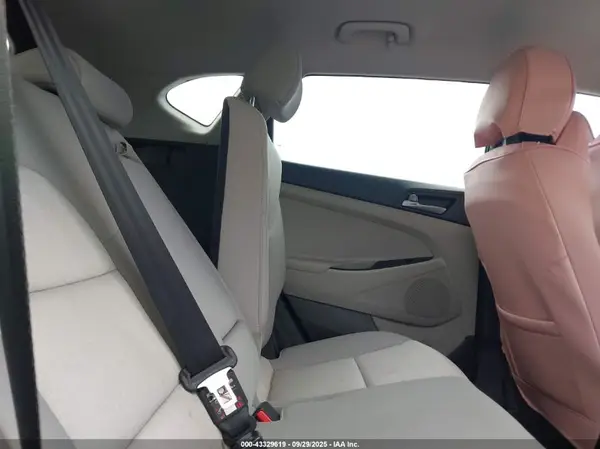 KM8J23A4XHU306107 2017 HYUNDAI TUCSON - Image 8