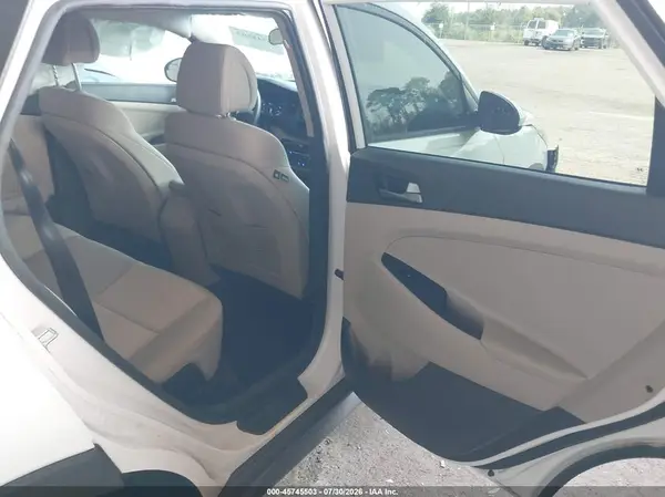 KM8J23A4XHU343335 2017 HYUNDAI TUCSON - Image 8