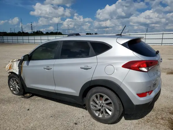 KM8J23A4XHU415621 2017 HYUNDAI TUCSON - Image 2