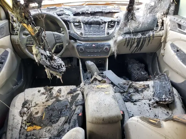 KM8J23A4XHU415621 2017 HYUNDAI TUCSON - Image 8