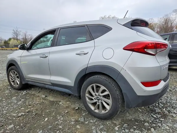 KM8J23A4XHU425338 2017 HYUNDAI TUCSON - Image 2