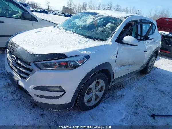 KM8J23A4XHU447646 2017 HYUNDAI TUCSON - Image 2