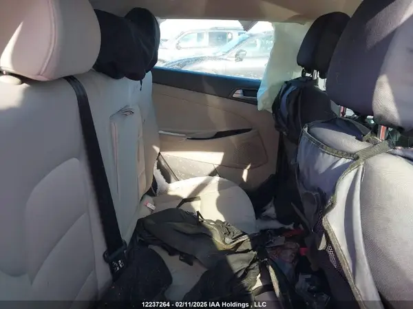 KM8J23A4XHU447646 2017 HYUNDAI TUCSON - Image 8