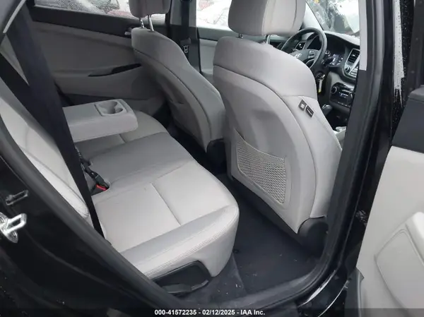 KM8J23A4XHU460784 2017 HYUNDAI TUCSON - Image 8