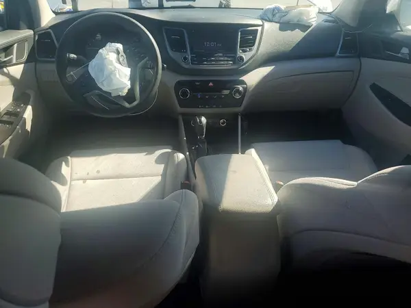 KM8J23A4XHU476631 2017 HYUNDAI TUCSON - Image 8