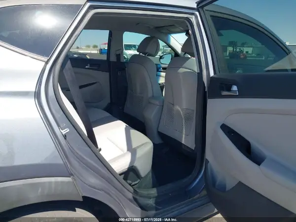 KM8J23A4XHU486205 2017 HYUNDAI TUCSON - Image 8