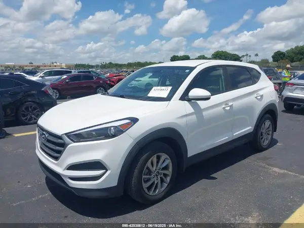 KM8J23A4XHU507957 2017 HYUNDAI TUCSON - Image 2