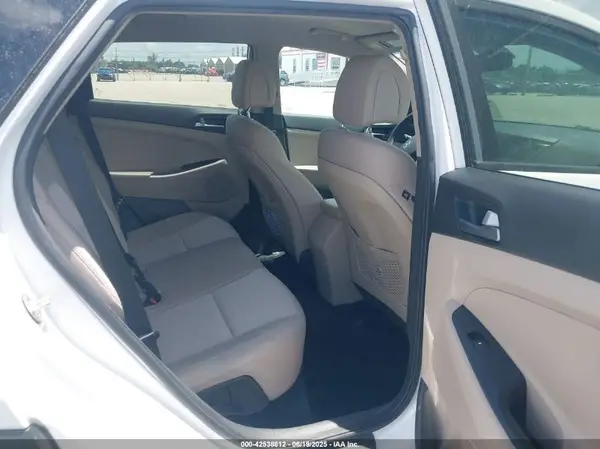 KM8J23A4XHU507957 2017 HYUNDAI TUCSON - Image 8