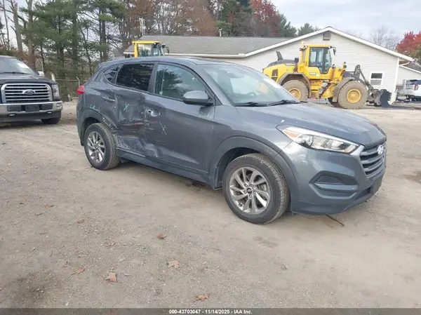 KM8J23A4XHU527450 2017 HYUNDAI TUCSON - Image 1