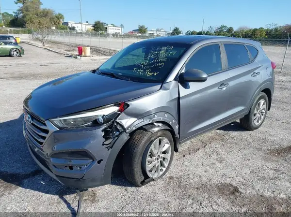 KM8J23A4XHU537685 2017 HYUNDAI TUCSON - Image 2