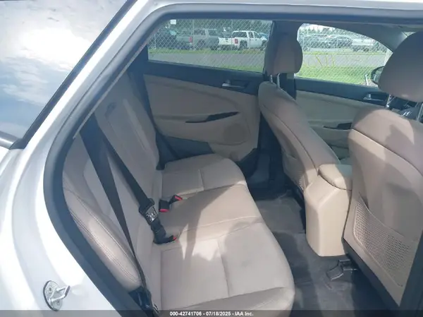 KM8J23A4XHU544572 2017 HYUNDAI TUCSON - Image 8