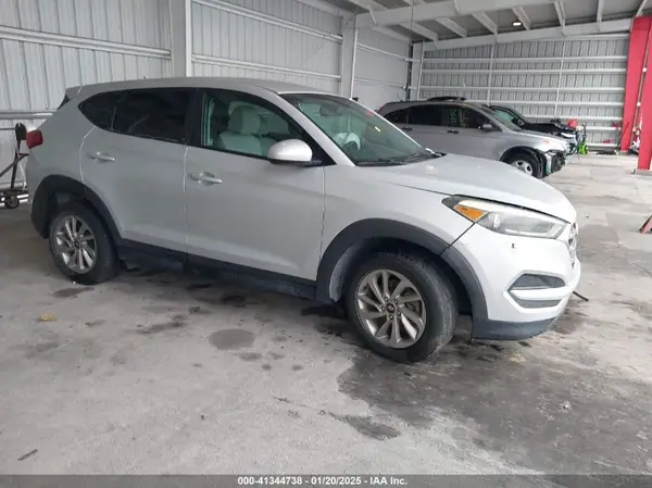KM8J23A4XHU555569 2017 HYUNDAI TUCSON - Image 1