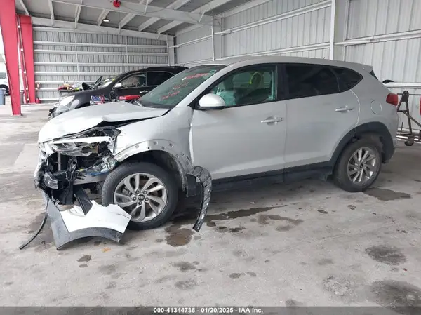KM8J23A4XHU555569 2017 HYUNDAI TUCSON - Image 2