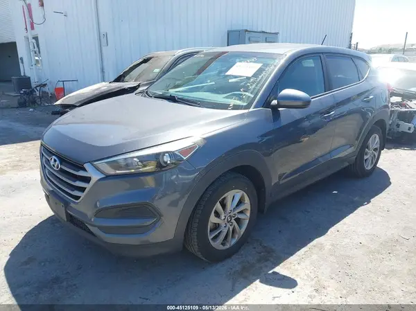 KM8J23A4XHU565003 2017 HYUNDAI TUCSON - Image 2