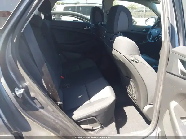 KM8J23A4XHU565003 2017 HYUNDAI TUCSON - Image 8
