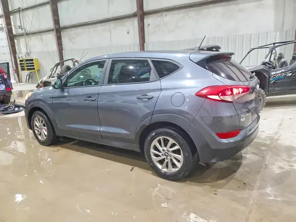 KM8J23A4XHU576910 2017 HYUNDAI TUCSON - Image 2