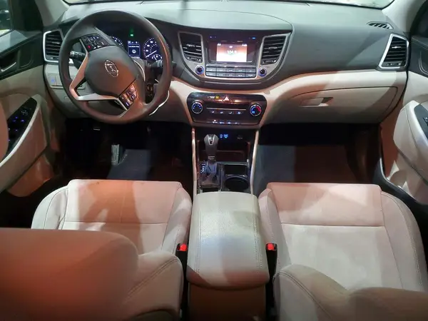 KM8J23A4XHU576910 2017 HYUNDAI TUCSON - Image 8
