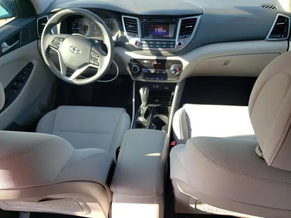 KM8J23A4XHU577457 2017 HYUNDAI TUCSON - Image 8