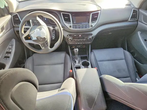 KM8J23A4XHU580472 2017 HYUNDAI TUCSON - Image 8