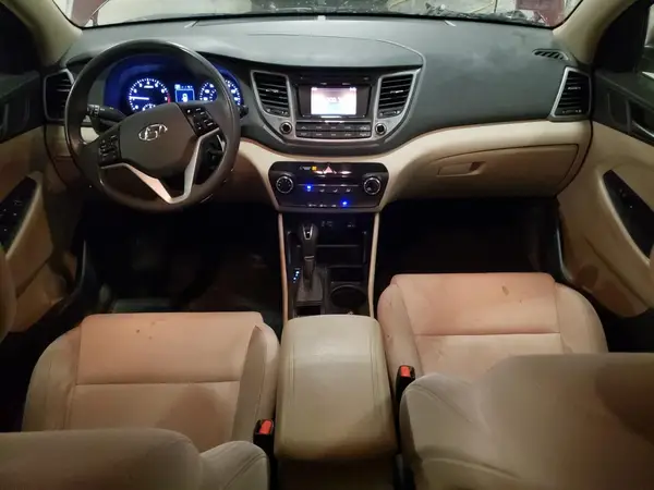 KM8J23A4XJU620586 2018 HYUNDAI TUCSON - Image 8