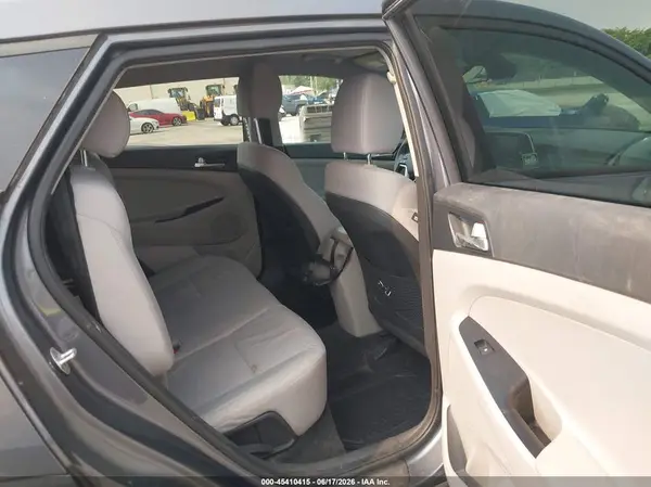 KM8J23A4XKU923725 2019 HYUNDAI TUCSON - Image 8