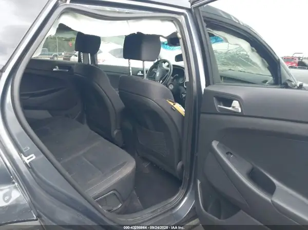KM8J23A4XKU956255 2019 HYUNDAI TUCSON - Image 8