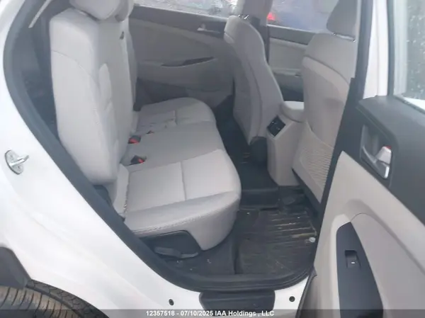 KM8J2CA40HU557069 2017 HYUNDAI TUCSON - Image 8
