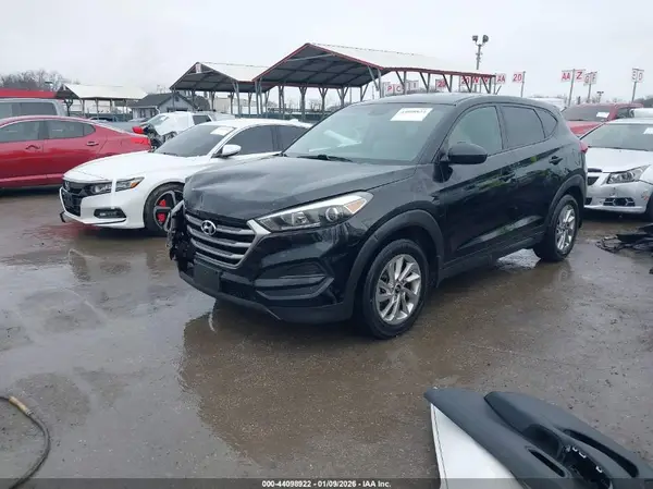 KM8J2CA40JU625392 2018 HYUNDAI TUCSON - Image 2