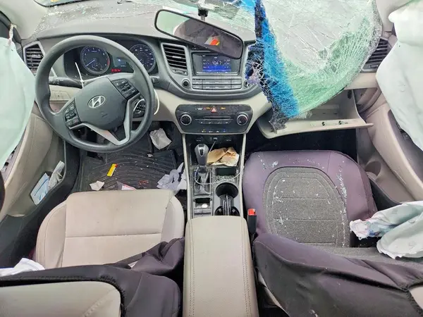KM8J2CA40JU640023 2018 HYUNDAI TUCSON - Image 8