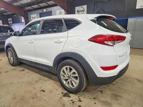 KM8J2CA40JU653354 2018 HYUNDAI TUCSON - Image 2