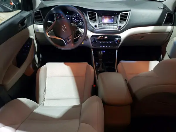 KM8J2CA40JU658327 2018 HYUNDAI TUCSON - Image 8