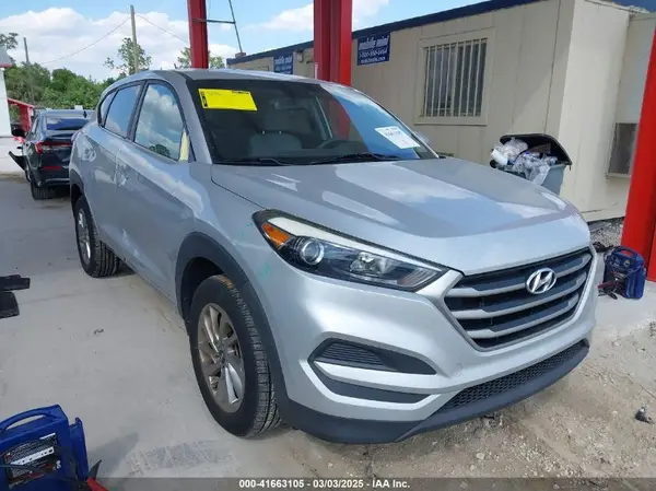 KM8J2CA40JU660319 2018 HYUNDAI TUCSON - Image 1