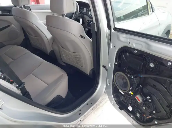 KM8J2CA40JU660319 2018 HYUNDAI TUCSON - Image 8