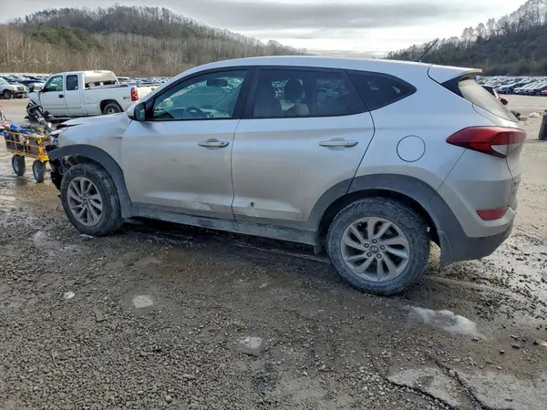 KM8J2CA40JU666900 2018 HYUNDAI TUCSON - Image 2