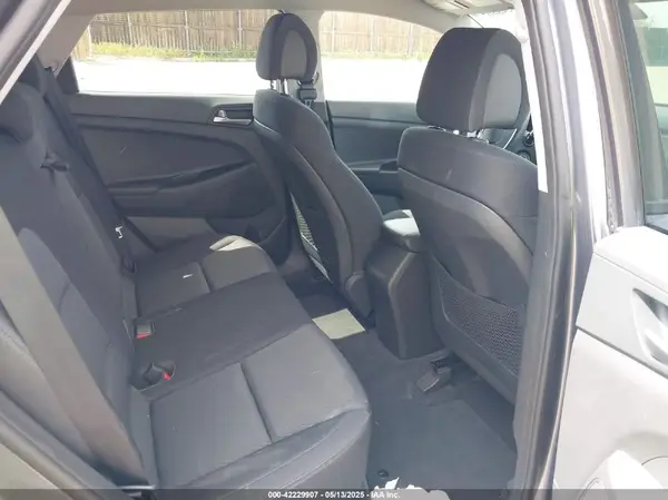 KM8J2CA40JU674267 2018 HYUNDAI TUCSON - Image 8