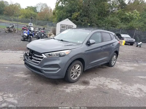 KM8J2CA40JU683759 2018 HYUNDAI TUCSON - Image 2