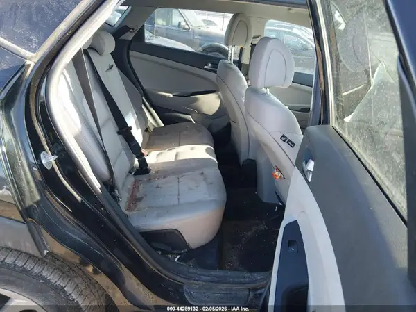KM8J2CA40JU713794 2018 HYUNDAI TUCSON - Image 8