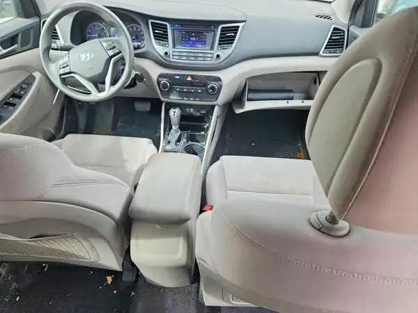 KM8J2CA40JU717344 2018 HYUNDAI TUCSON - Image 8