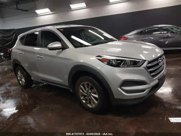 KM8J2CA40JU717375 2018 HYUNDAI TUCSON - Image 1