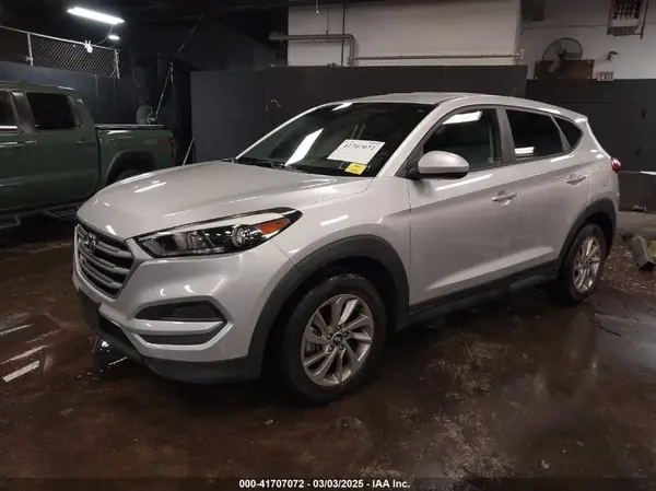KM8J2CA40JU717375 2018 HYUNDAI TUCSON - Image 2