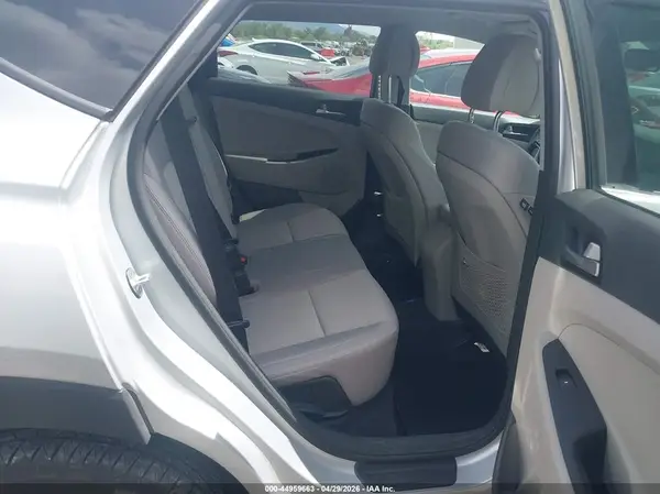 KM8J2CA40JU717506 2018 HYUNDAI TUCSON - Image 8