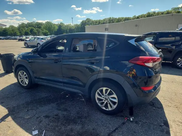 KM8J2CA40JU745984 2018 HYUNDAI TUCSON - Image 2