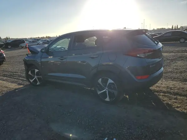 KM8J2CA40JU756497 2018 HYUNDAI TUCSON - Image 2