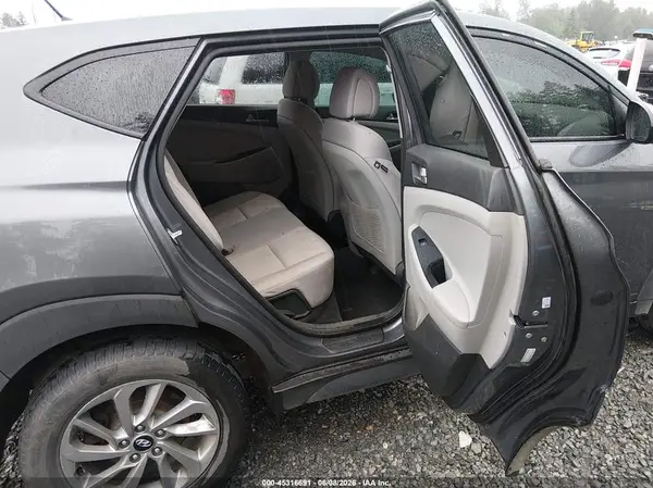 KM8J2CA40JU764194 2018 HYUNDAI TUCSON - Image 8