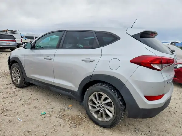 KM8J2CA40JU764373 2018 HYUNDAI TUCSON - Image 2