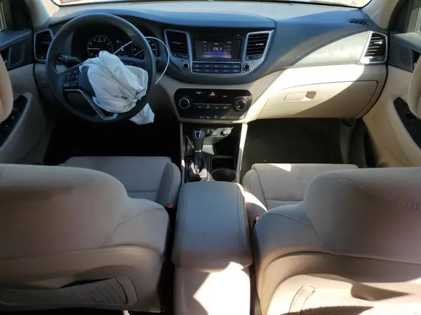 KM8J2CA40JU776068 2018 HYUNDAI TUCSON - Image 8