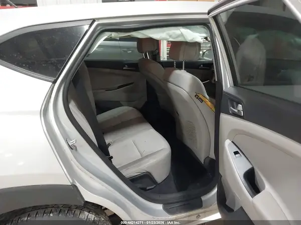 KM8J2CA40JU778953 2018 HYUNDAI TUCSON - Image 8