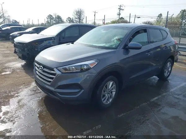 KM8J2CA40JU792478 2018 HYUNDAI TUCSON - Image 2